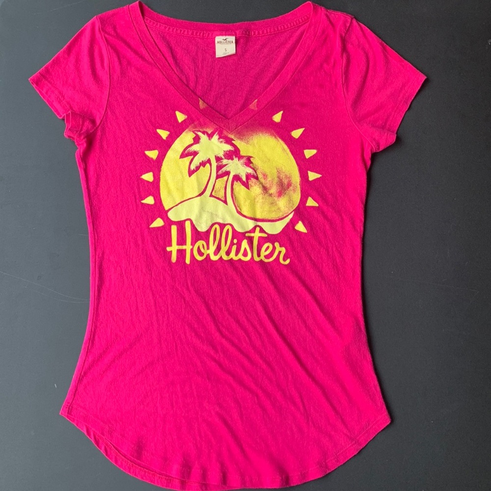 Hollister Pink Short Sleeve Shirt with Tropical Sun & Palm Tree Print in Yellow